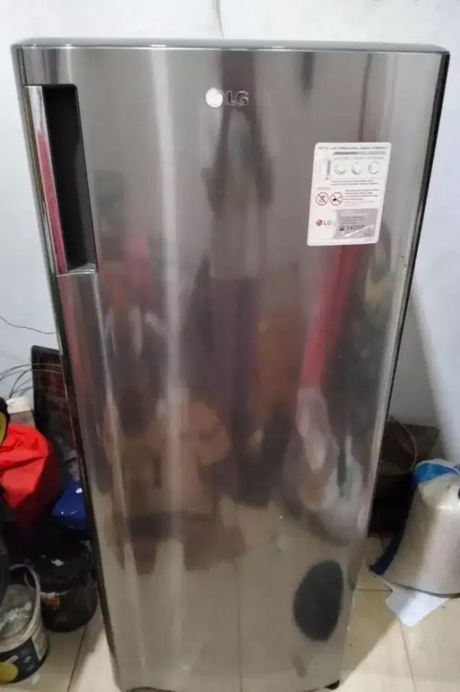 Dijual frezer  LG  masih mulus