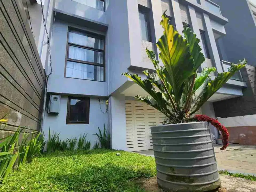 Rumah Mewah Pakai Lift Setrasari dekat PVJ Tol Pasteur