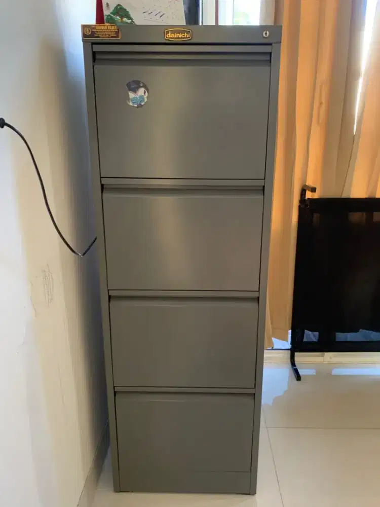 Lemari / Filling Cabinet 4 Laci Besi Merk Dainichi