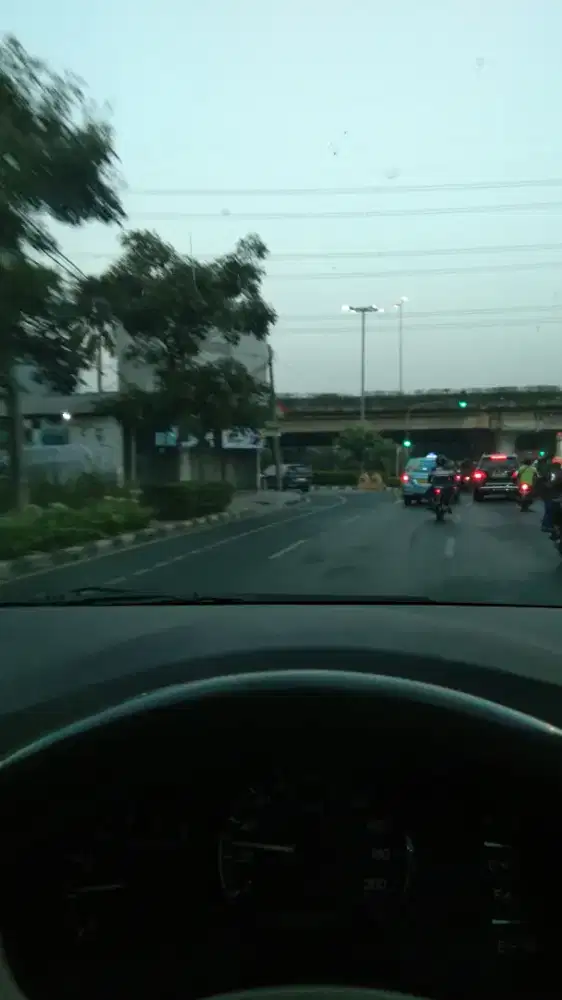 Dibutuhkan driver merangkap pelayan