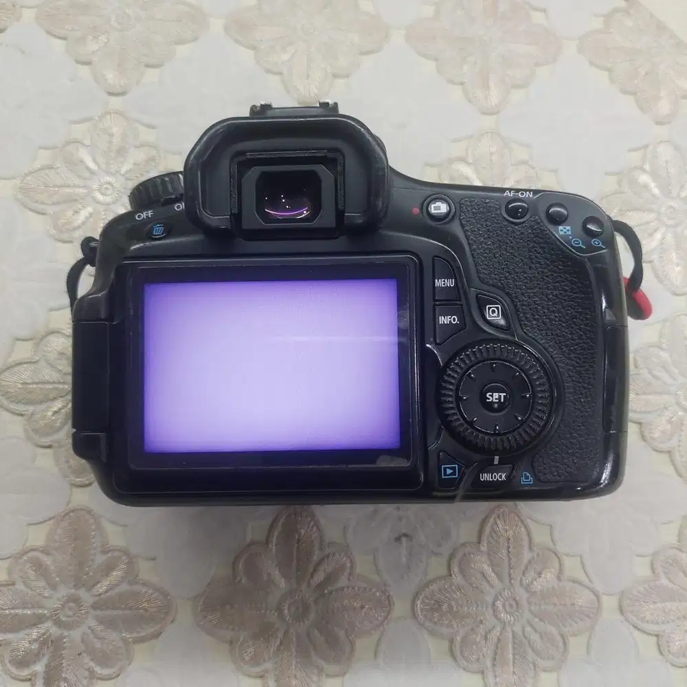 Kamera DSLR Semi Pro Canon 60D Layar Flip + Lensa Fix Canon 50mm F 1.8