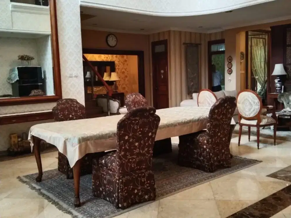 Dijual Cepat Rumah Siap Huni Cocok Untuk Usaha Lokasi Strategis Di Jl. Limau, Kebayoran Baru, Jakarta Selatan