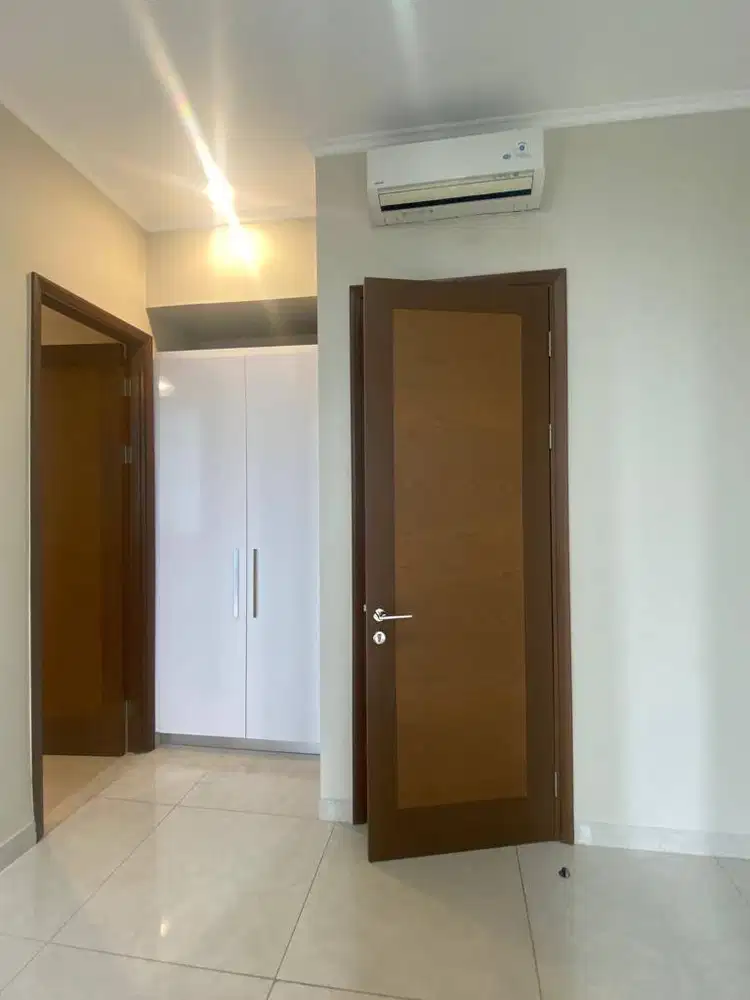 Disewakan Condo Taman Anggrek Residences 3+1 Bedrooms Semifurnish