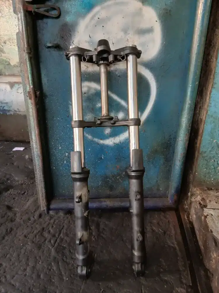 Segitiga+shock depan ninja 250 fi
