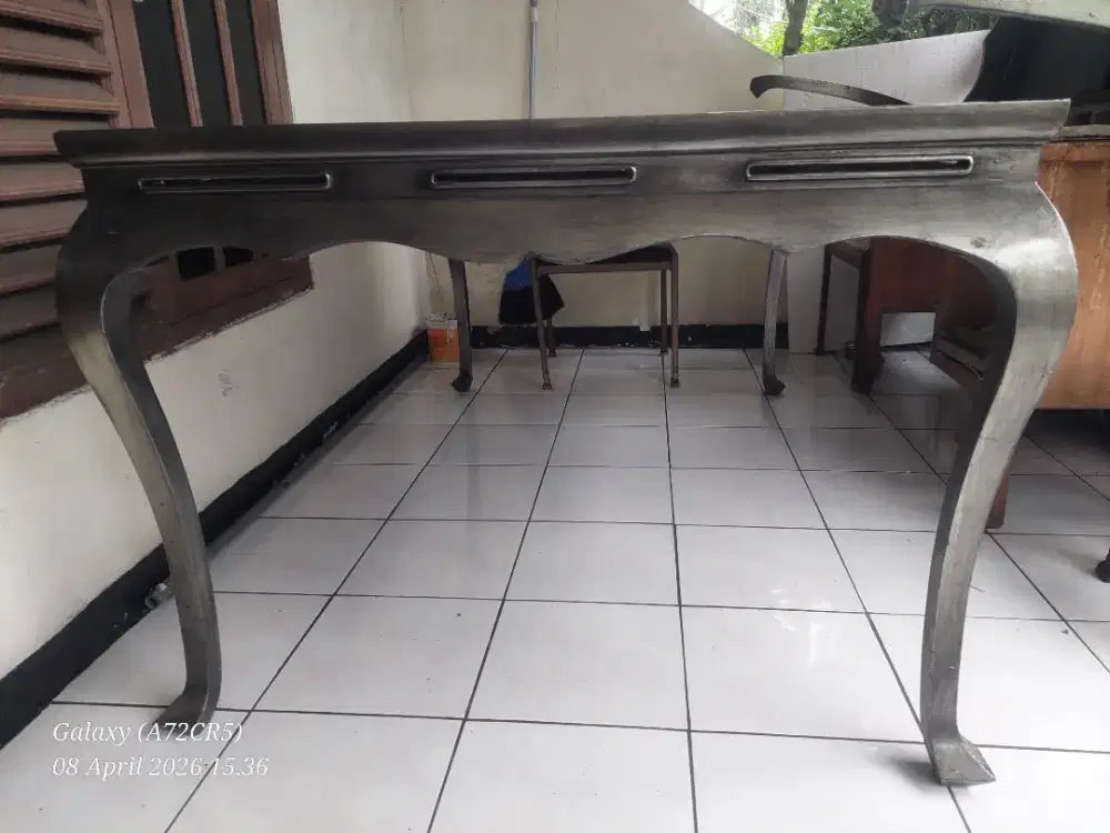 Meja klasik anti gores
