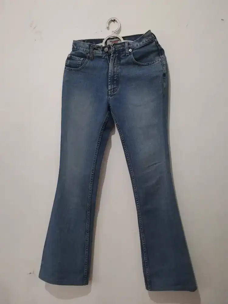 Celana Jean Logo