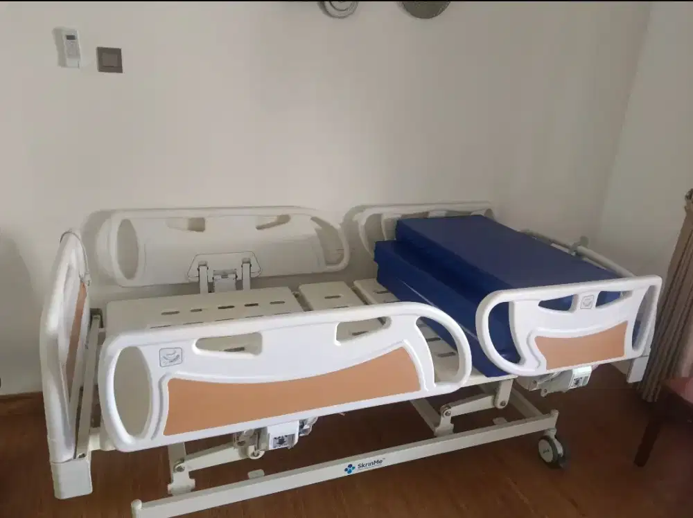 Tempat tidur untuk pasien merk SKRIN ME