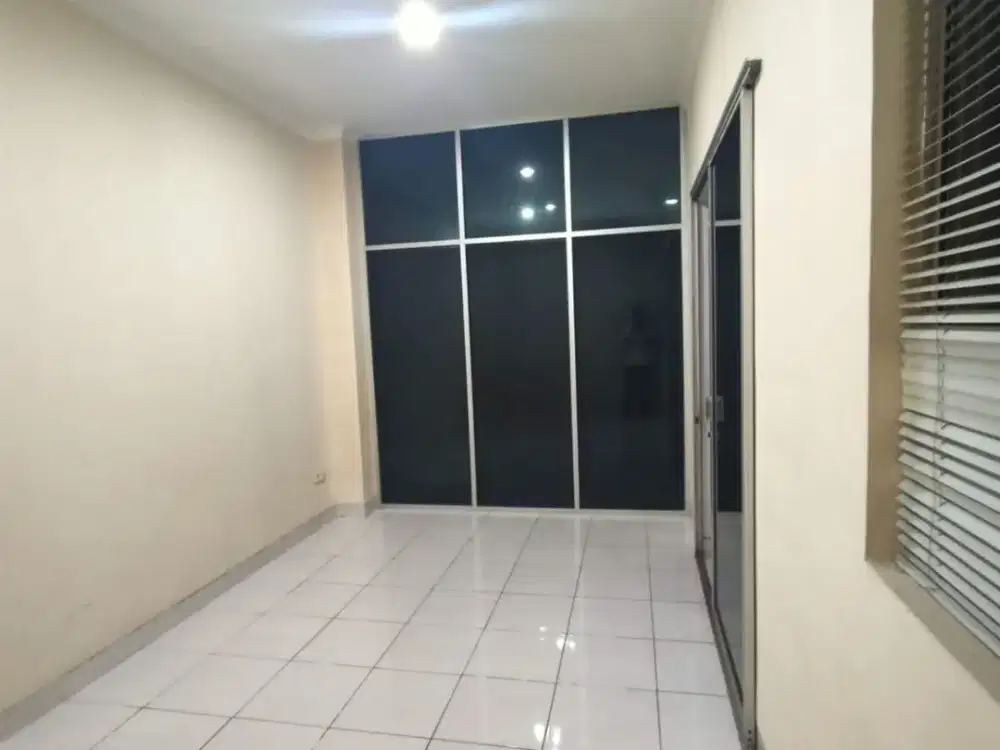 Dijual Ruko 2 Lantai di Kemayoran. Lokasi Strategis
