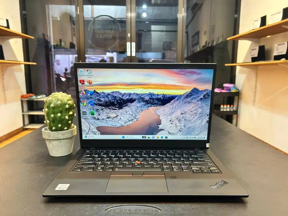 LENOVO THINKPAD X1 CARBON 8TH// CORE i5 GEN10