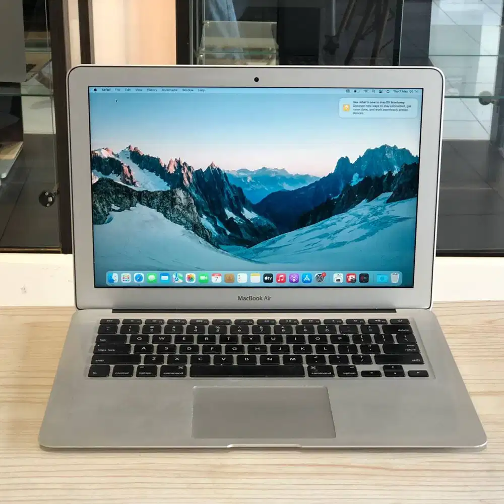 MacBook Air 13” A1466 (2017) – Elegan, Ringan & Nyaman Dipakai!