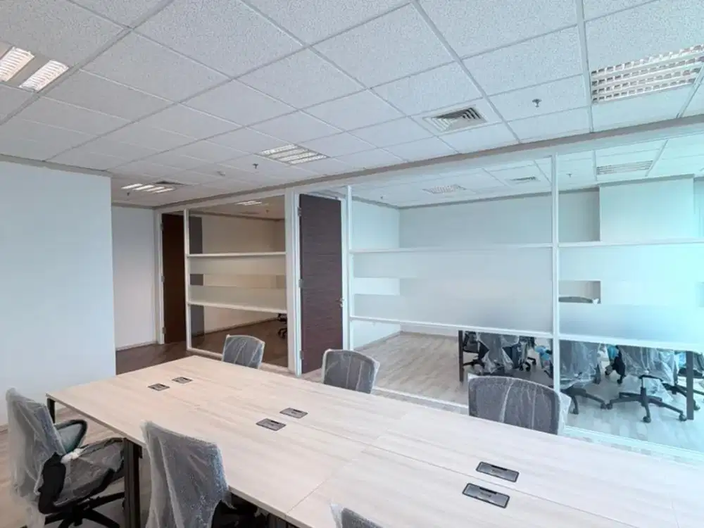 Kantor Area Mega Kuningan di Sun Life Tower 93.33Sqm Furnished Dekat MRT