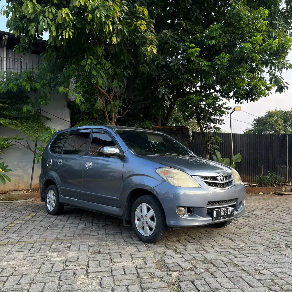 (Low KM Siap Pakai) Toyota Avanza G 1.3 Abu-abu (2011) MT