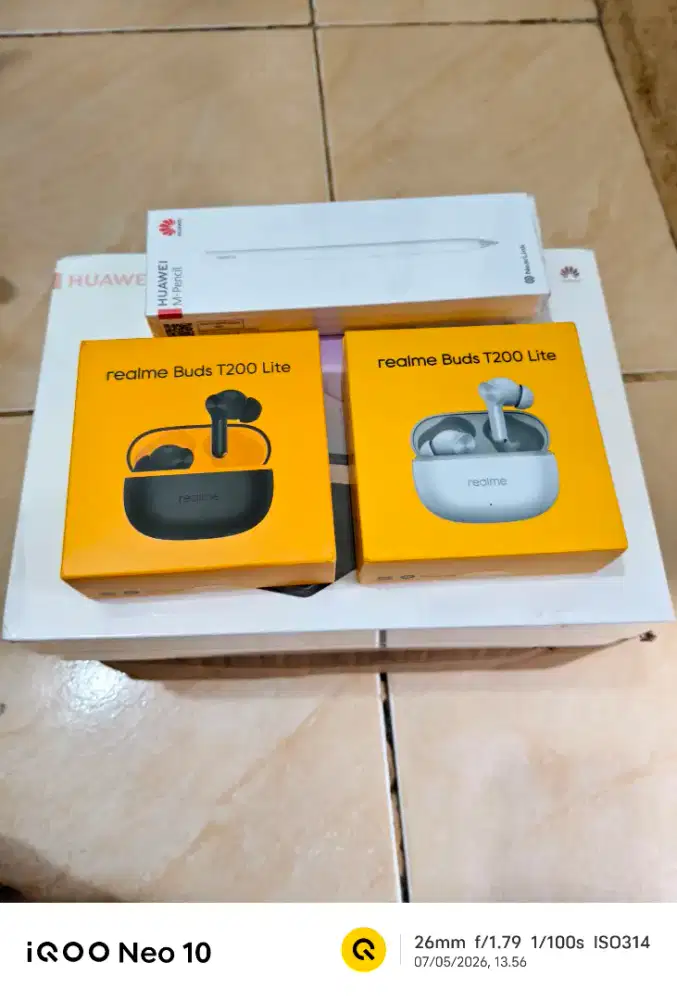 NEW !! Realme Buds T200 Lite / Black - White / BNIB / Garansi Resmi