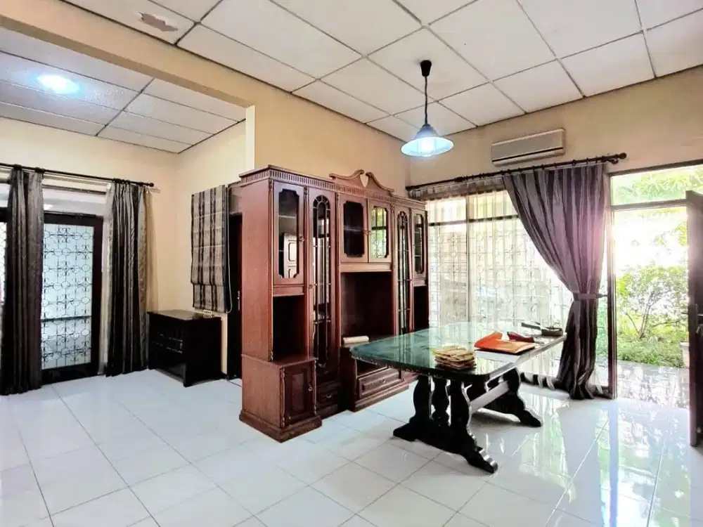 Dijual Rumah 1 Lantai Luas, Bagus dan Strategis di Dhamahusada, Surabaya