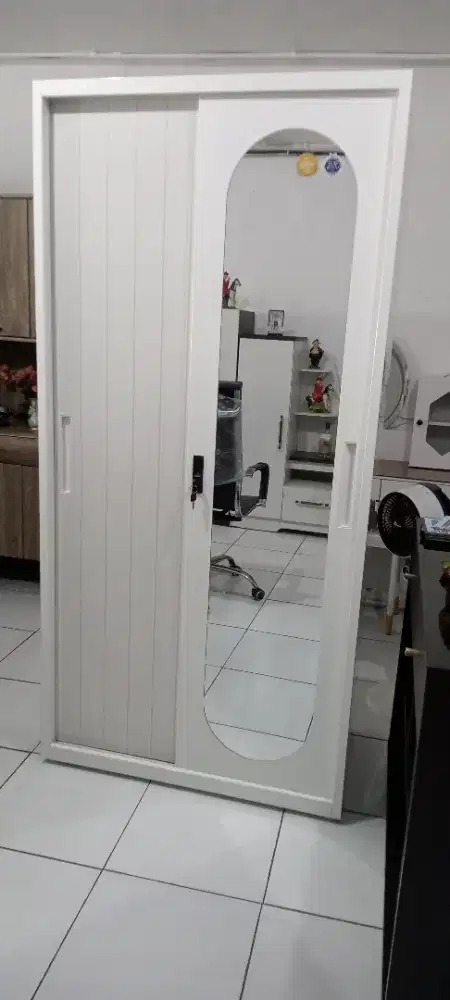 Lemari pakaian besi plat 120 / 90 cm