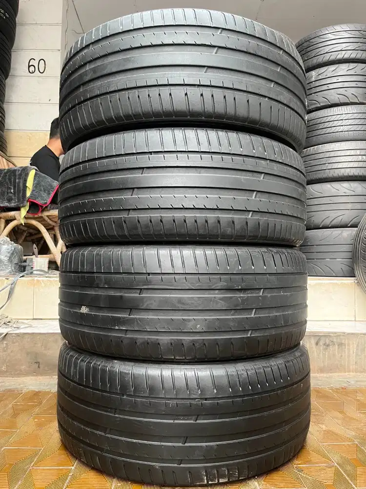 Ban Michelin Pilot Sport EV  255 45 r20  4Pcs
