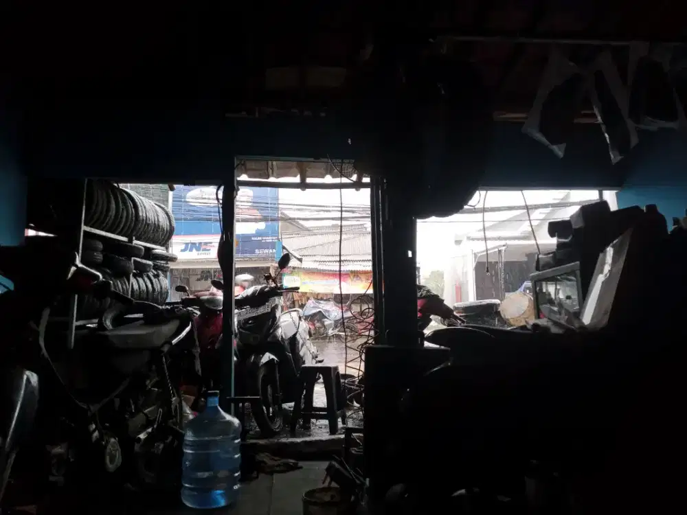BENGKEL MOTOR BUTUH MONTIR