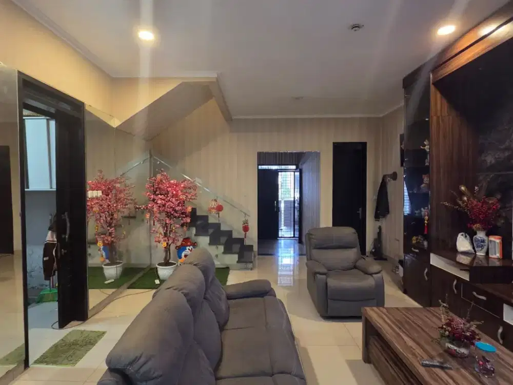Y. DIJUAL RUMAH FURNISH 2 LANTAI TAMAN KOPO INDAH 3 (TKI 3) BANDUNG BLOK FAVORITE