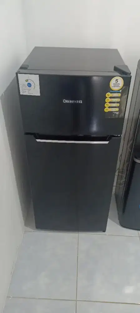 Kulkas changhong 2pintu kapasitas 122 liter.