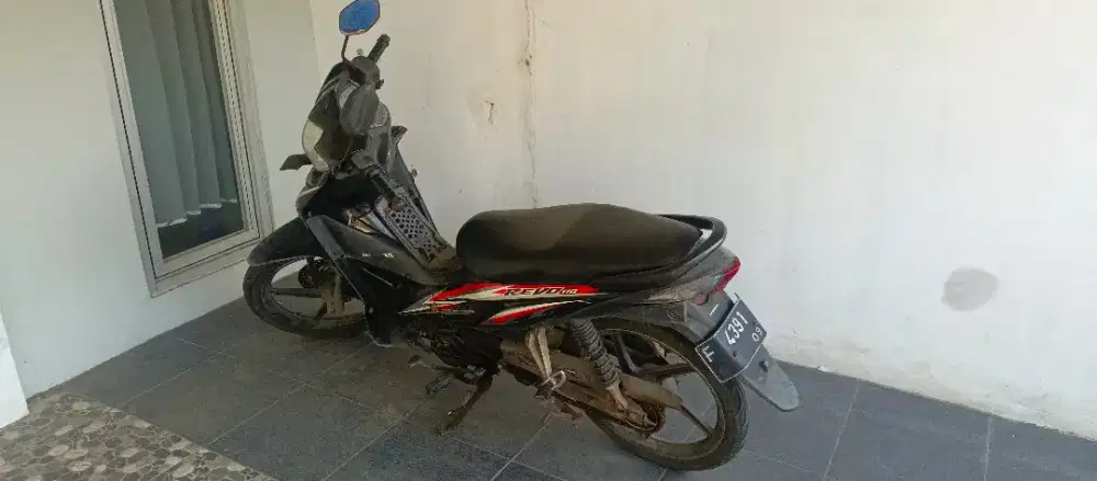 Honda Revo 110 hitam