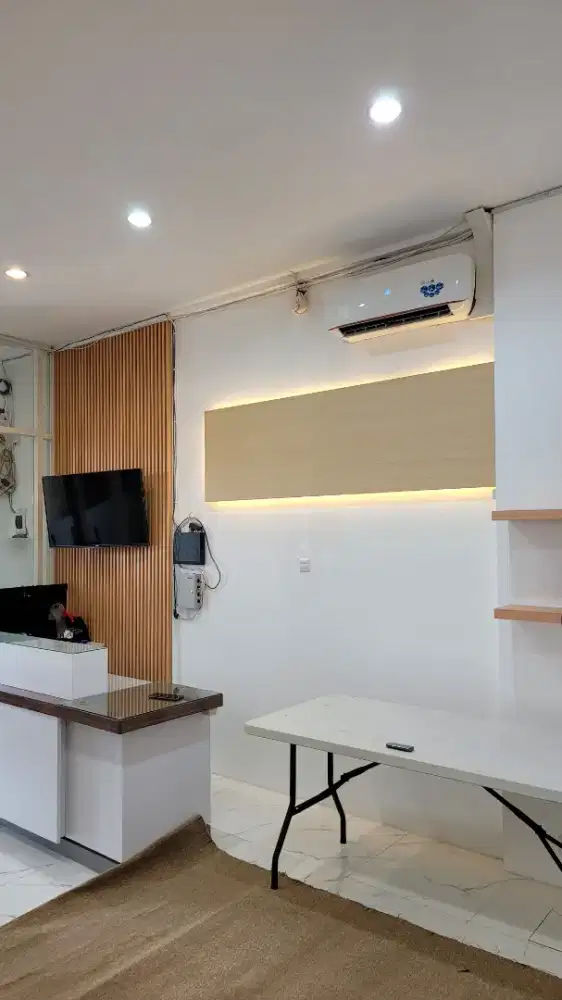 Di butuhkan karyawan atau karyawati untuk jaga self studio foto