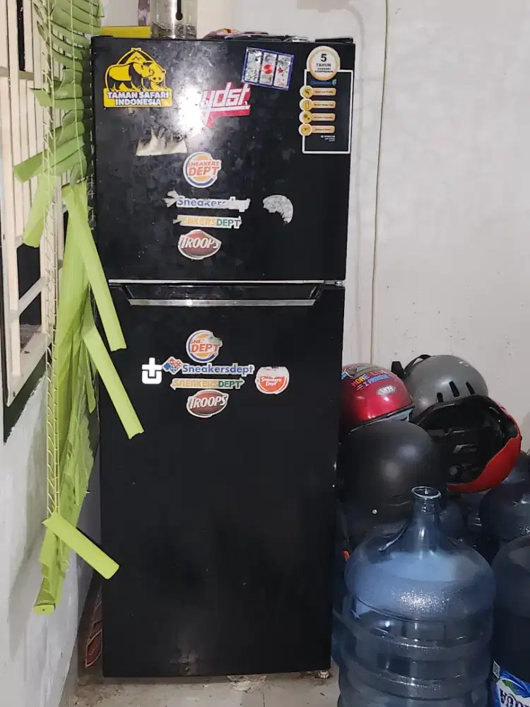 Kulkas 2 Pintu Changhong Black Steel - Dingin Juara, Beku Cepat