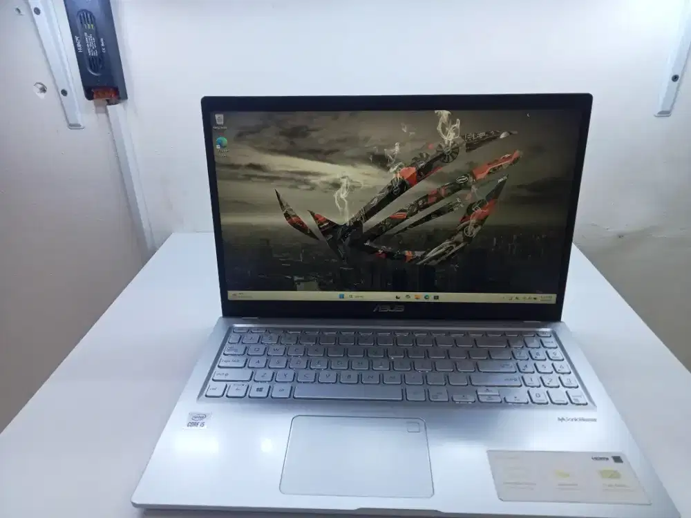 ASUS CORE i5 1035G1
ram8 GB/256GB