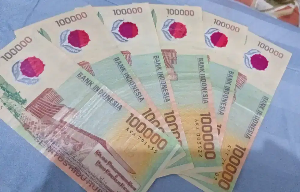 Uang asli nominal Rp 100.000,-