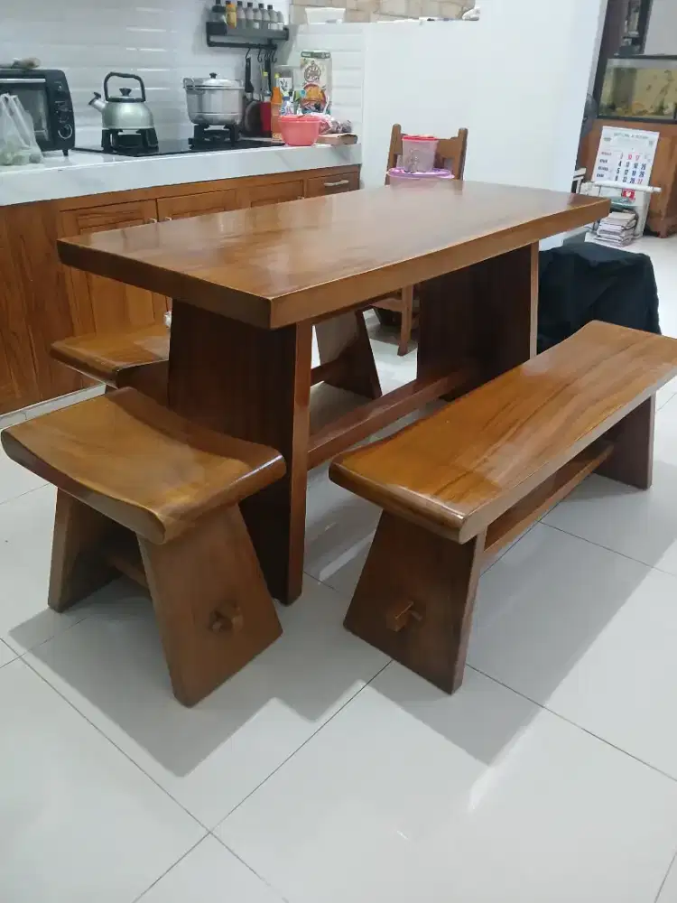 Meja Makan Tebal