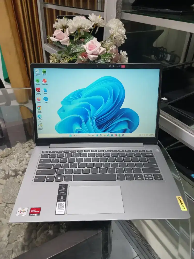 Laptop Lenovo Ideapad Slim 1 Amd Athlon Silver Ram 8 Ssd 512 Garansi