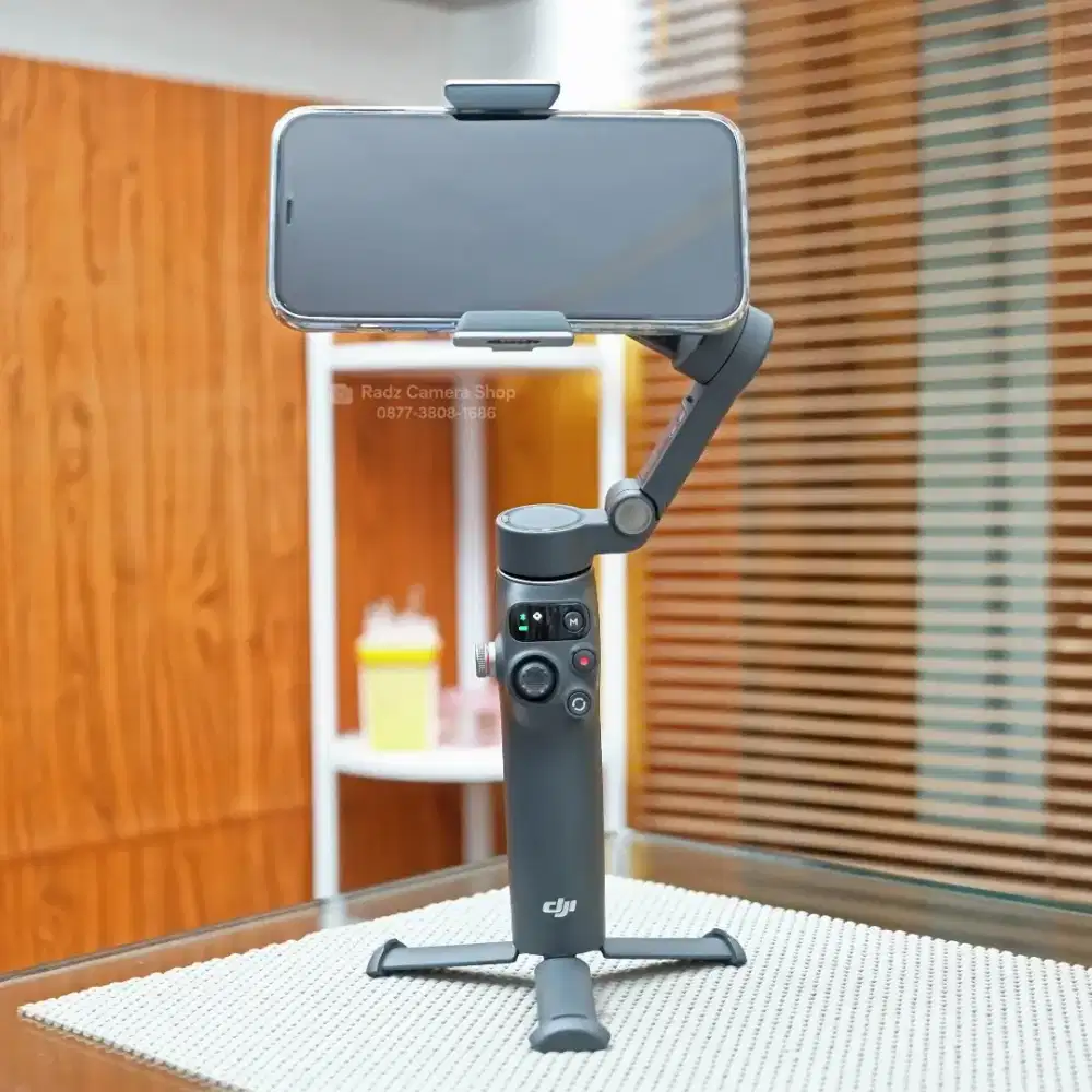 DJI Osmo Mobile 8 Stabilizer HP Smooth & Praktis untuk Content Creator