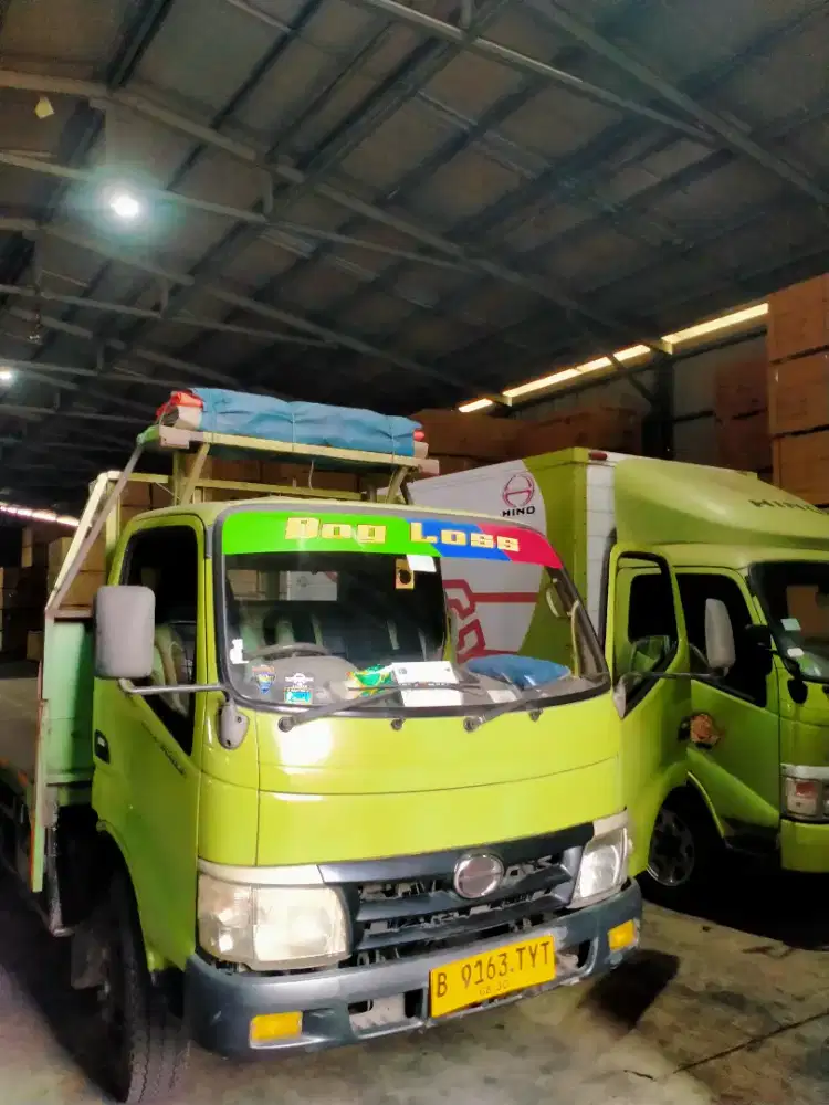 Buka jasa servis mobil