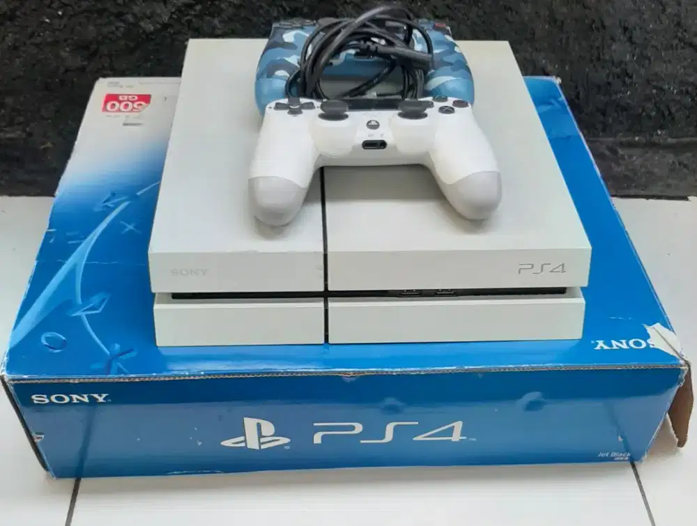 PS 4 slim warna putih + 2 stik