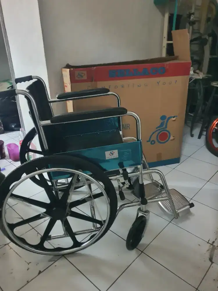 Kursi roda wheelchair masih baru dijamin dari pada eggk di pakai