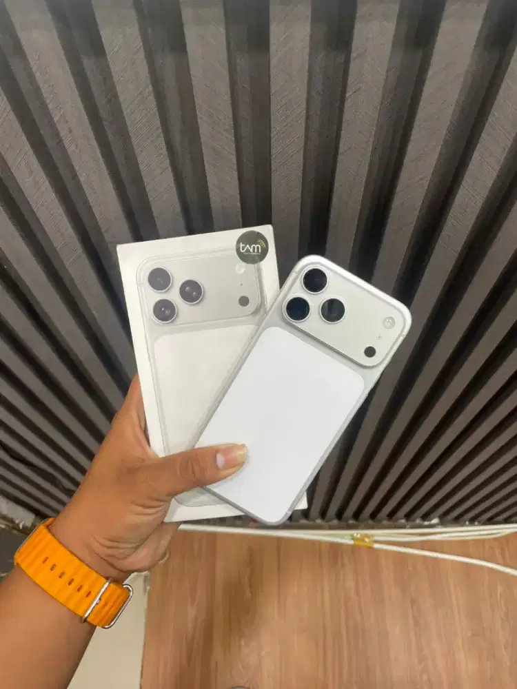 IPHONE 17 PROMAX SILVER