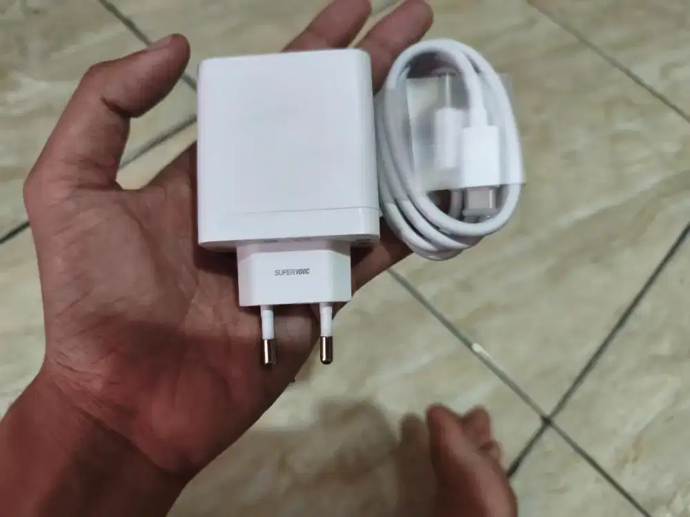 Charger bawaan Oppo reno 10 pro+5G