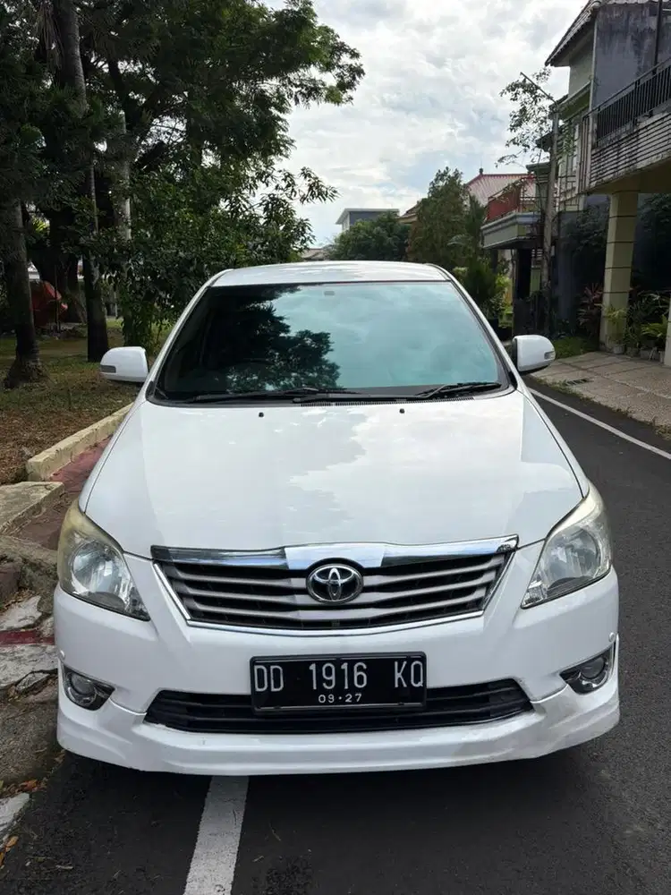 Kijang Innova V Luxury 2012