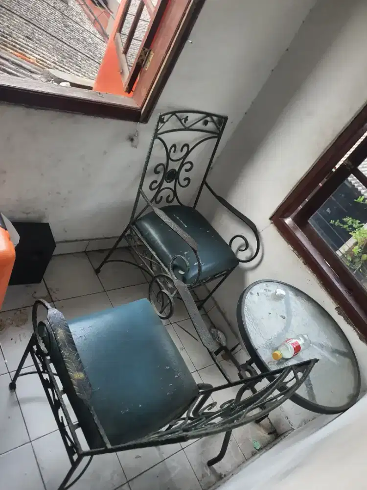 Kursi taman teras terbuat dari besi berkualitas tahan karat awet