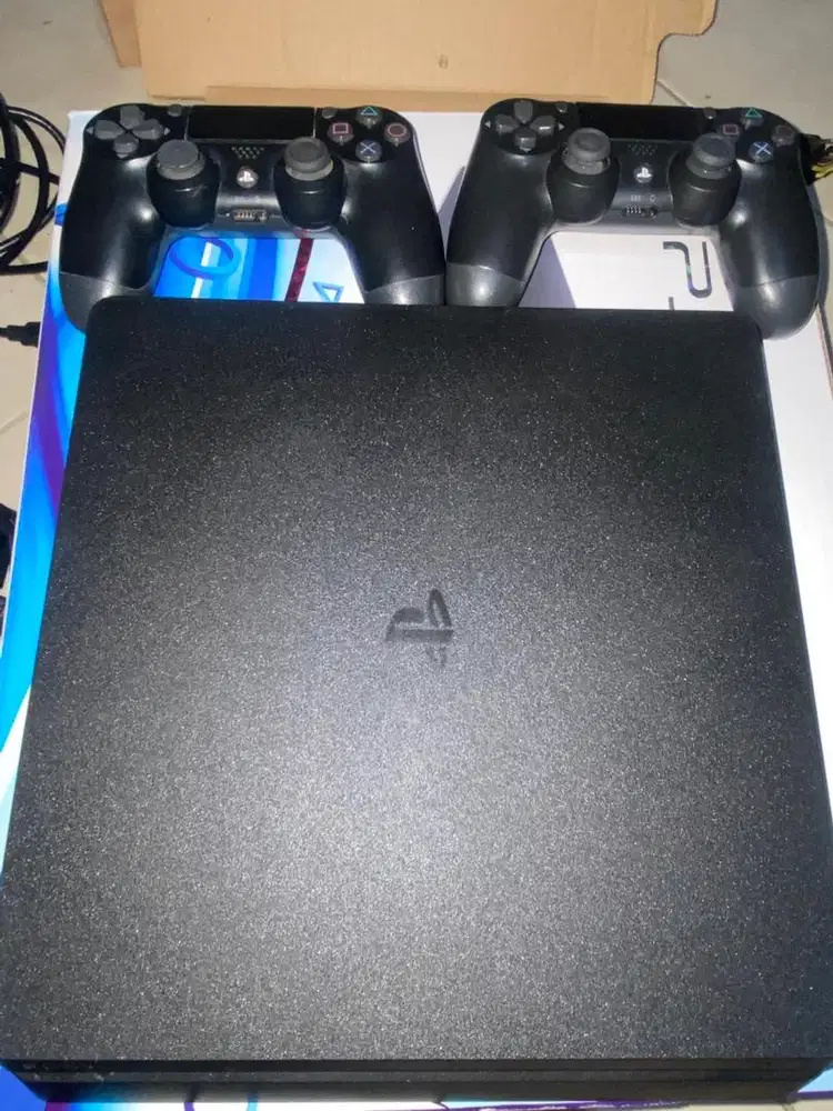 dijual PS 4 Slim 1 Tb