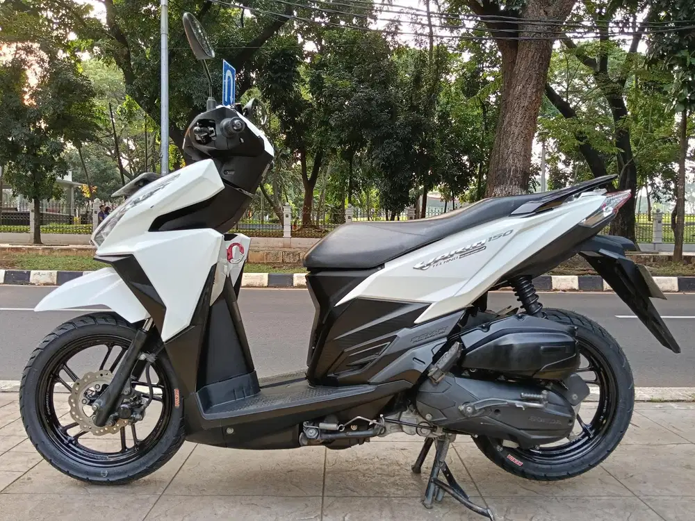 DIJUAL CASH HONDA VARIO 150 LED OLD THN 2017 PJK IDUP SIAP PAKAI