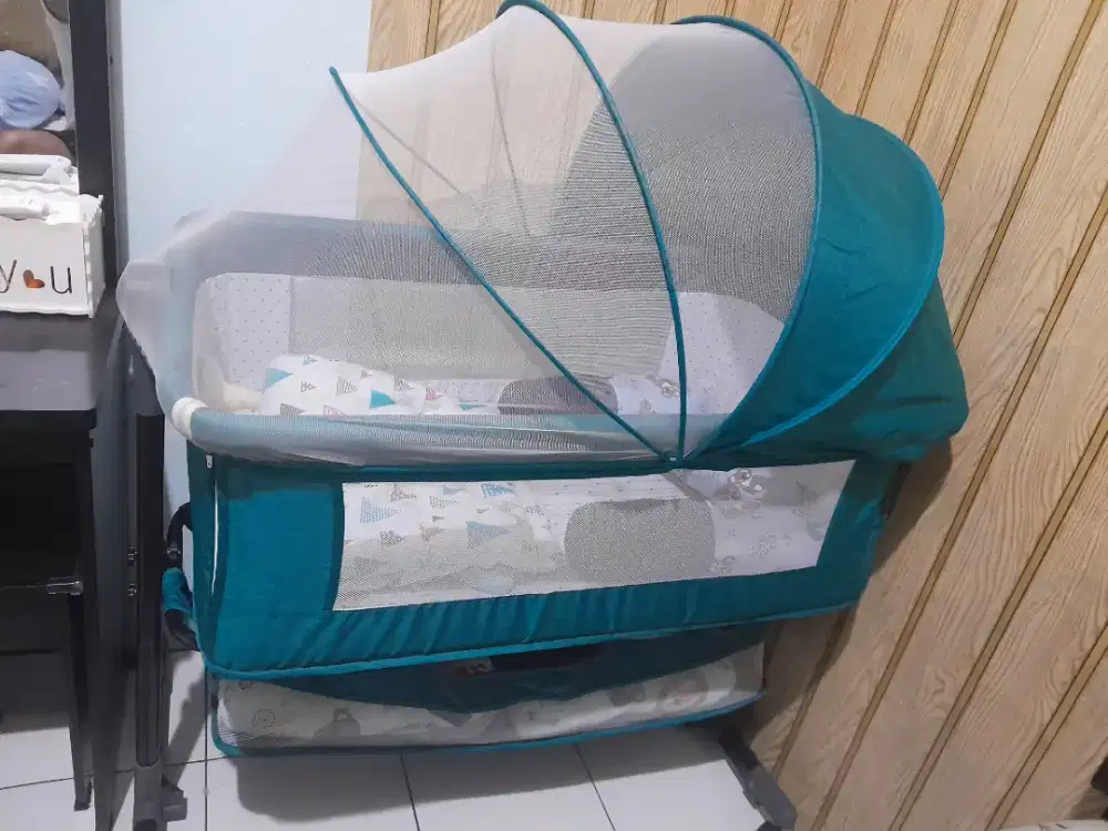 Tempat tidur bayi