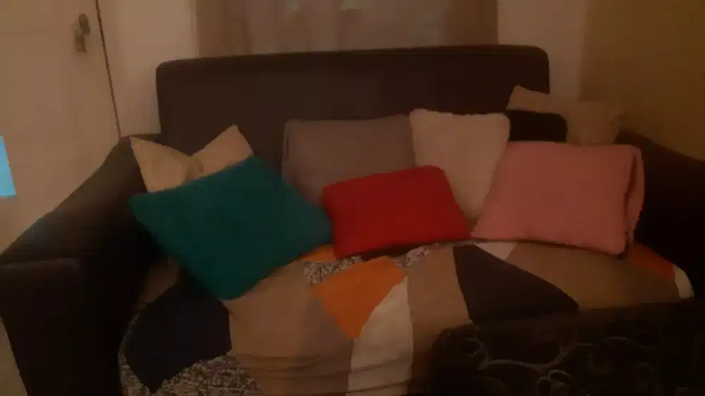 Sofa Dan Lampu Gantung