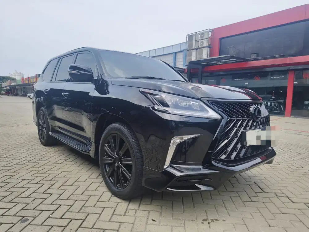LEXUS LX570 FSPORT  FACELIFT AT 2020 BLACK ON BLACK LOW KM SUPER COND