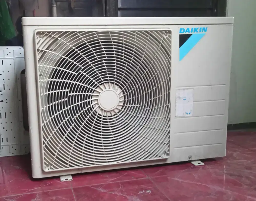 Outdoor ac 2 pk Daikin