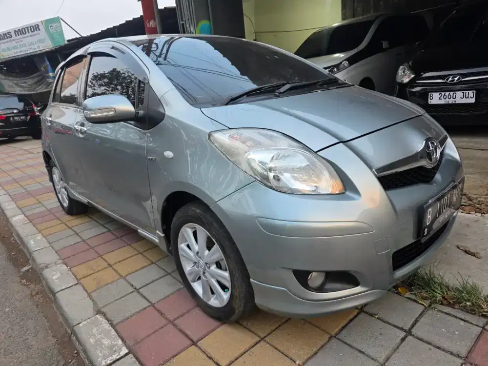 YARIS E MANUAL 2010
