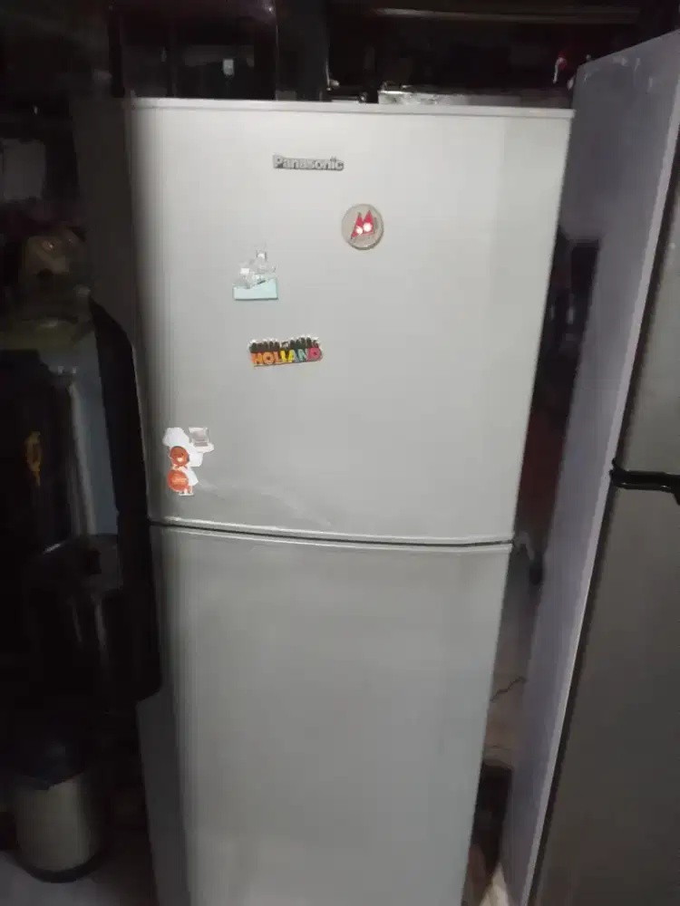 Kulkas merek panasonic ori tinggal pake
