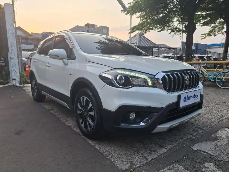 DP MURAH Suzuki SX4 1.5 S-Cross Bensin-AT 2019 Putih CTVJB