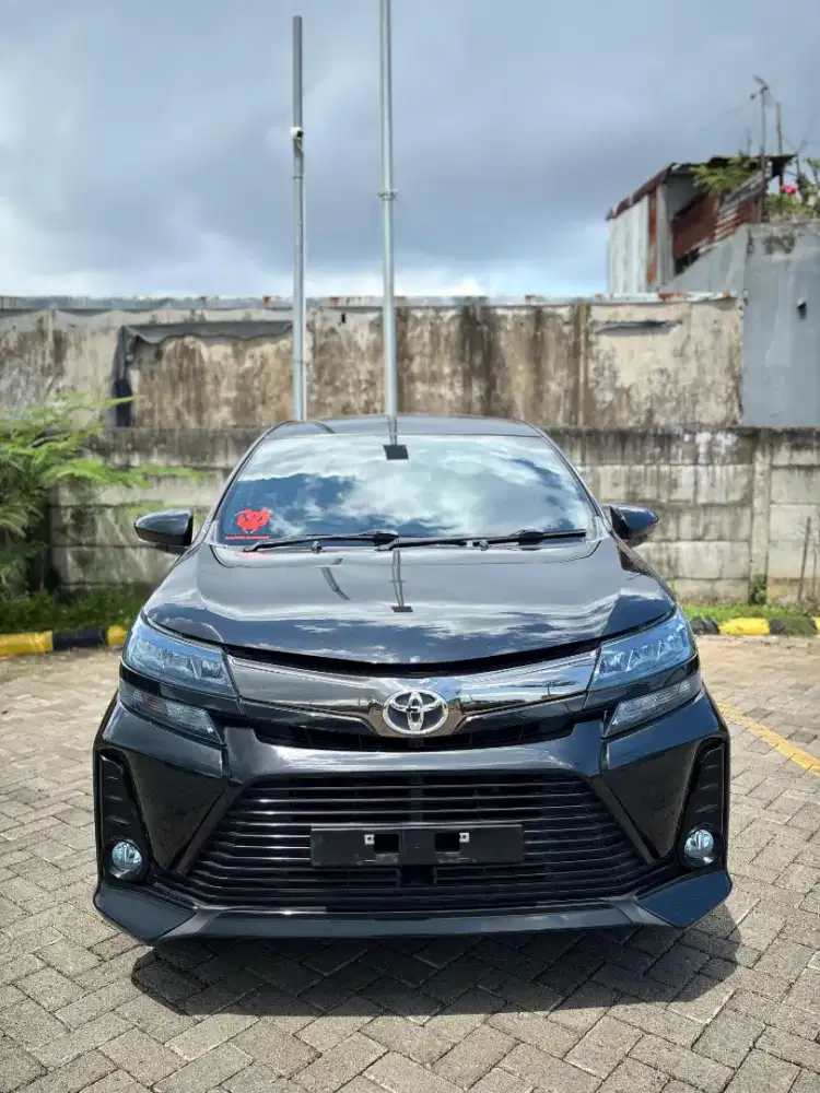 Avanza Veloz 1.3 cc tahun 2021 warna hitam metalik
