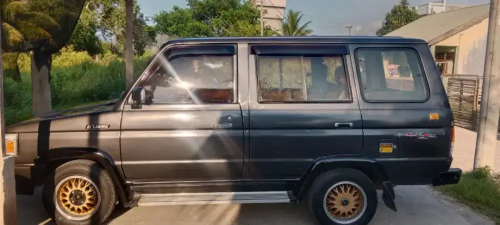Menjual cepat toyota kijang kapsul