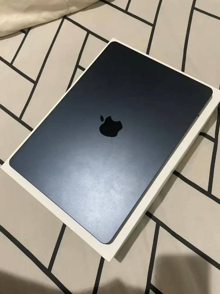 MacBook Air M2 13.6 2024 Fullset iBox + Office Ori Battery 100%